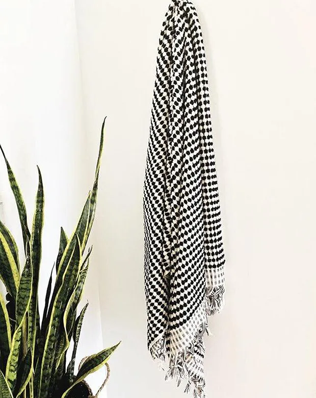 Nohutlu Towel (Black & White)